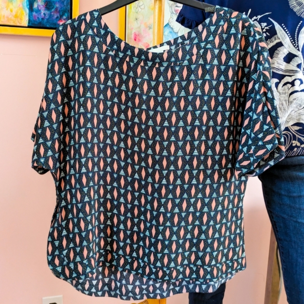 EUC - H&M geometric top ❤️
